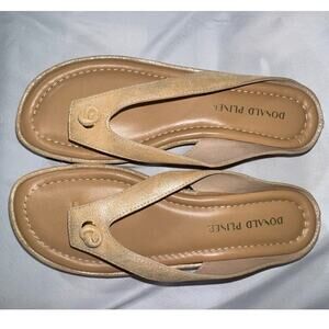 NWT: Donald J. Pliner Seena Platform Flip Flop (Platino/Cream)